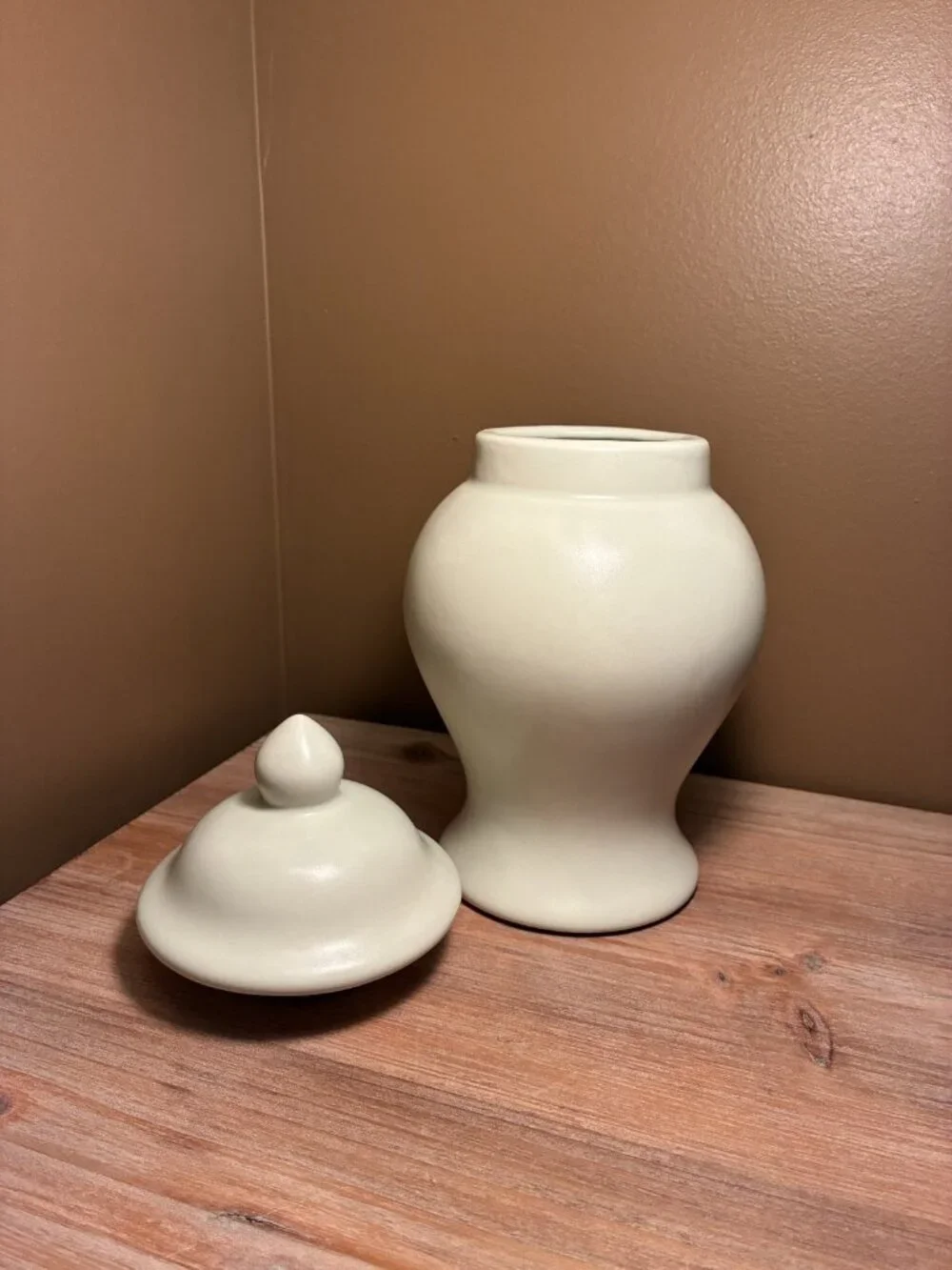 Haeger Pottery, 2 Ginger Jars, 6-inches, Mustard, Ecru, stamped, crack, Urn,vase